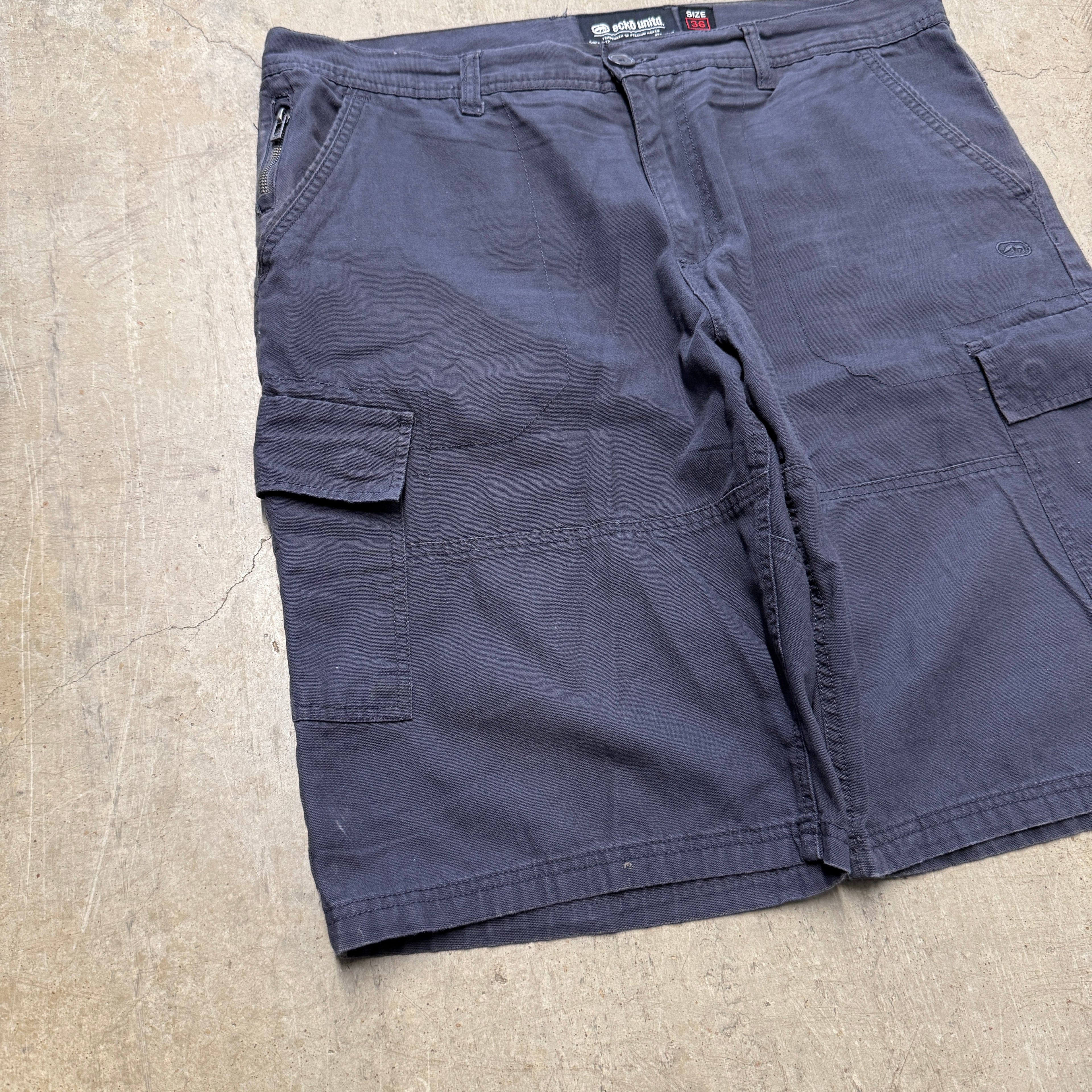 (36) Ecko Unltd Baggy Cargo Shorts