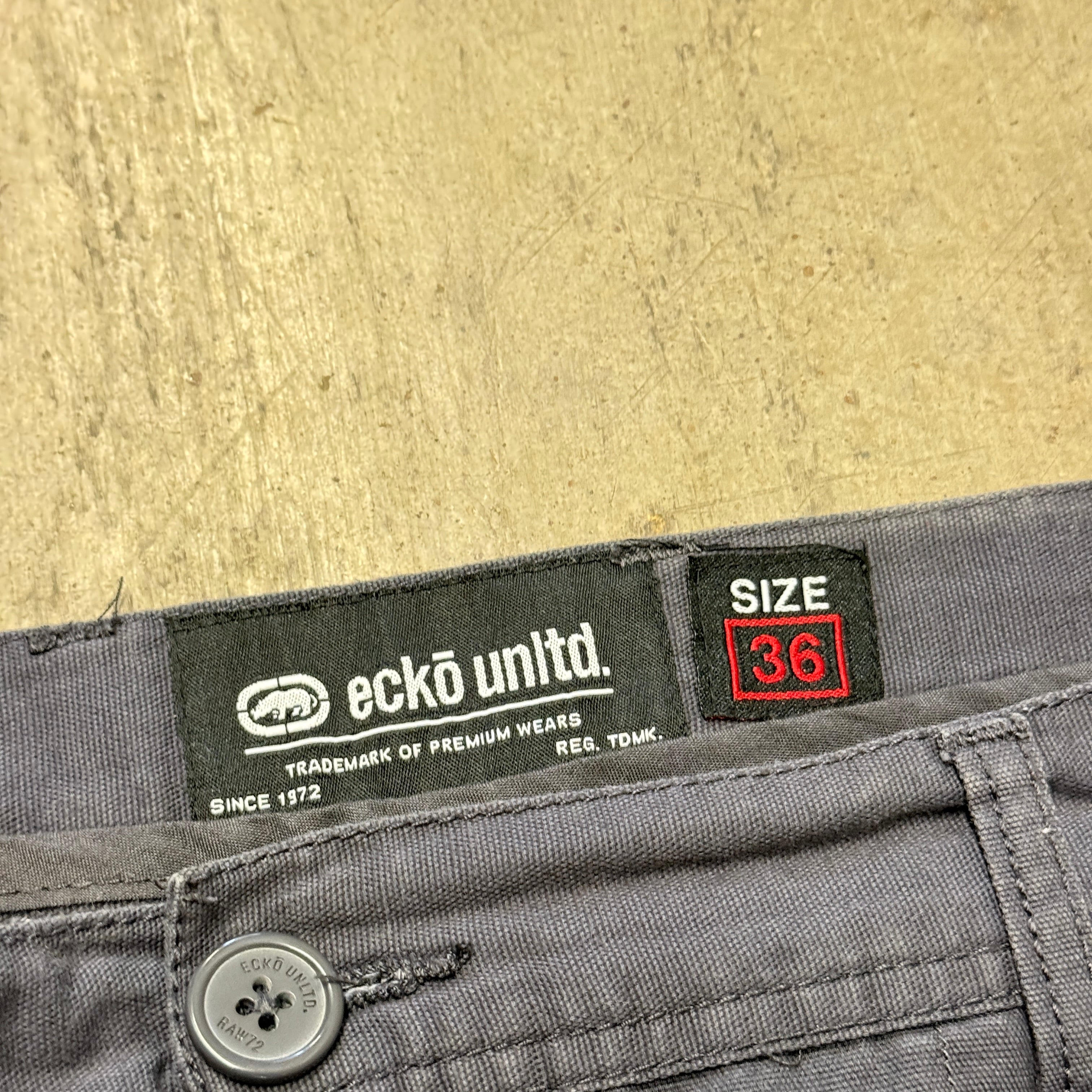 (36) Ecko Unltd Baggy Cargo Shorts