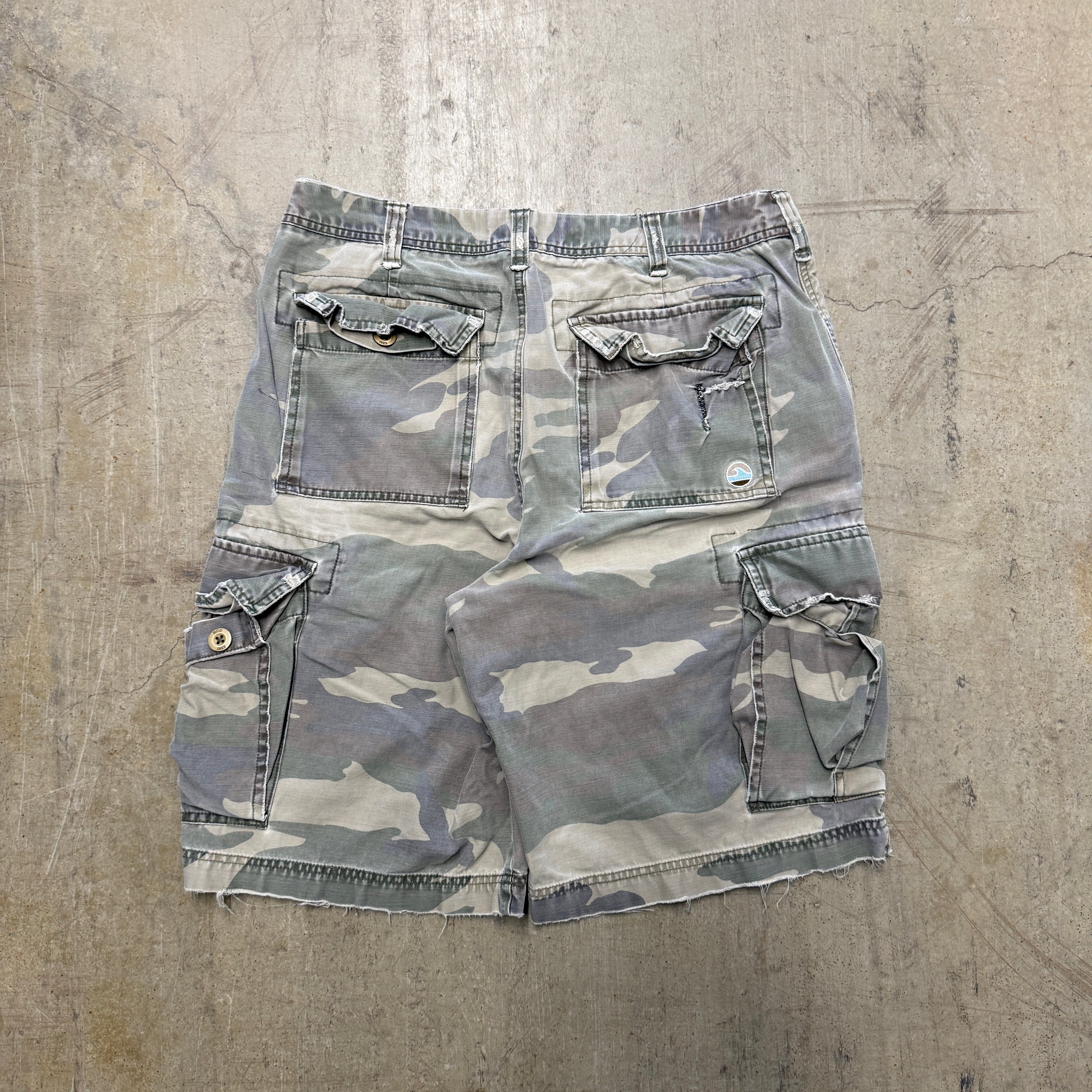(34) Hollister Camo Cargo Shorts